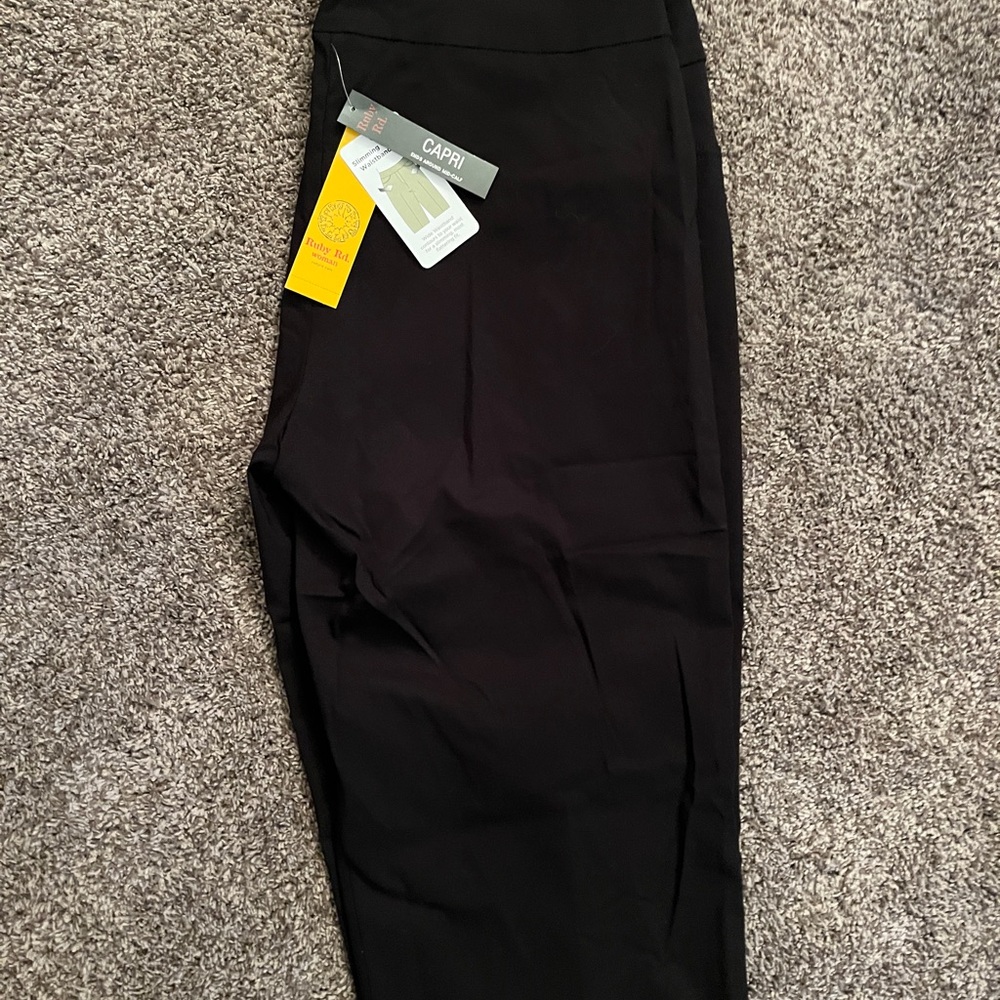 Ruby Rd. Women's Black Capris